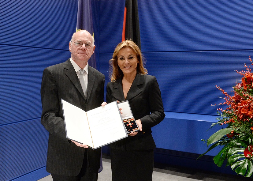 Prof. Dr. Norbert Lammert und Michaela Noll mit dem Bundesverdienstkreuz